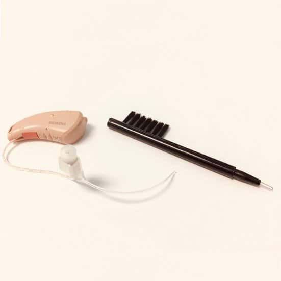 روش نگهداری و تمیز کردن سمعک پشت گوشی