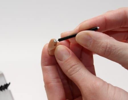 نحوه تمیز کردن سمعک