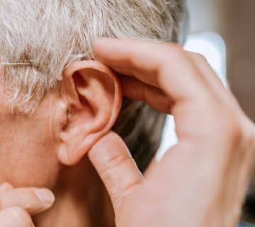 علائم افت شنوايی