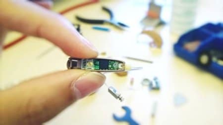 1604813785 650x366 1 کلینیک کاشن - عوامل موثر بر خرابی سمعک