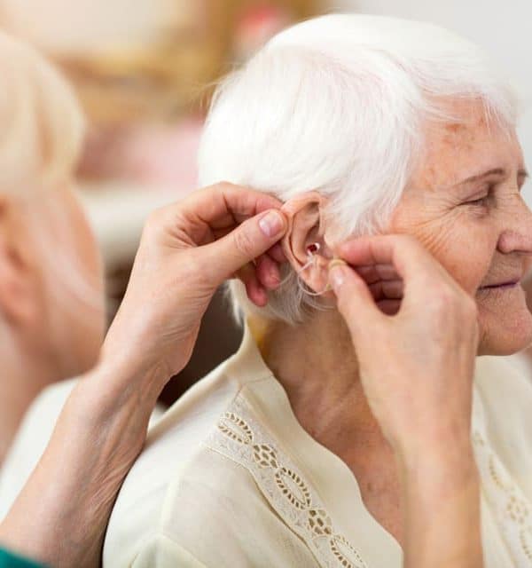 عوامل بروز كم شنوايی